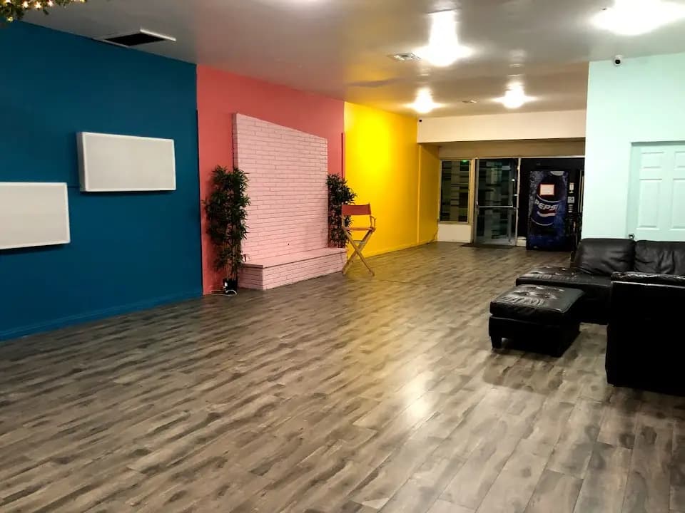 BREAK ROOM LA - LA's Rage Room & Axe Throwing image 2