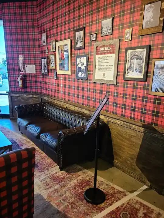 Lumber Jack's Axe Throwing image 9