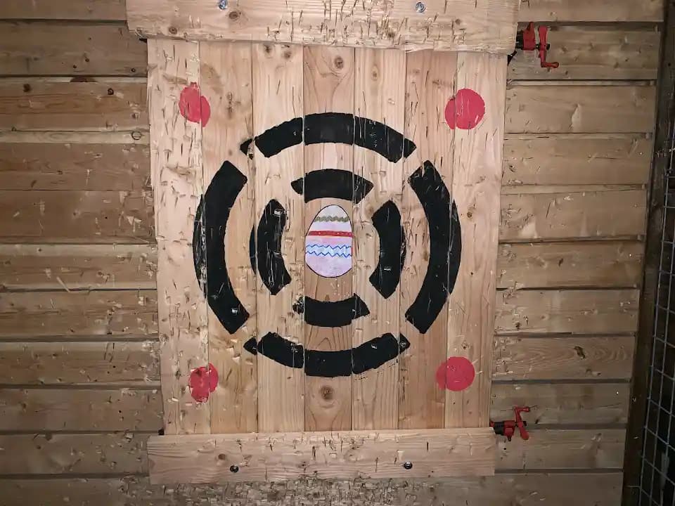 Stumpy's Hatchet House Fairfield - Axe Throwing image 4