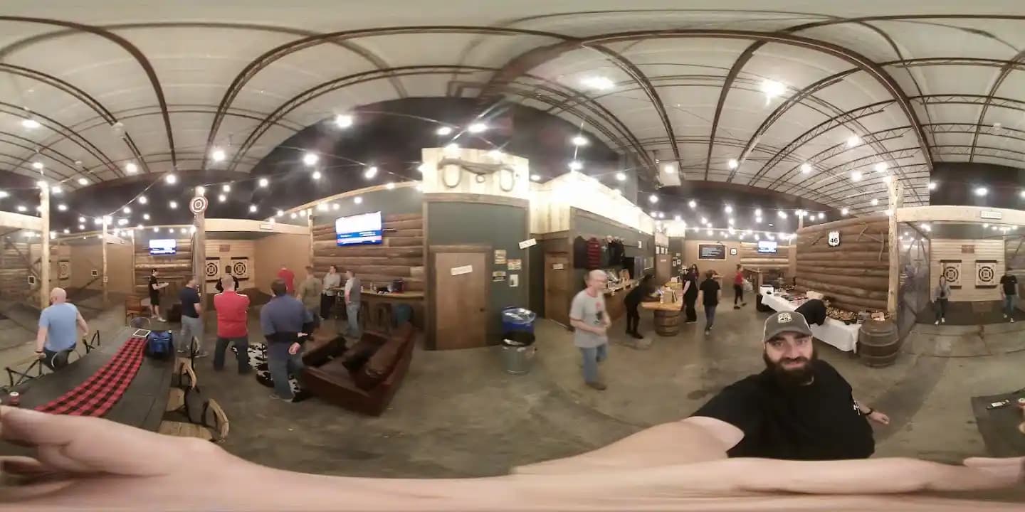 Stumpy's Hatchet House Fairfield - Axe Throwing image 5