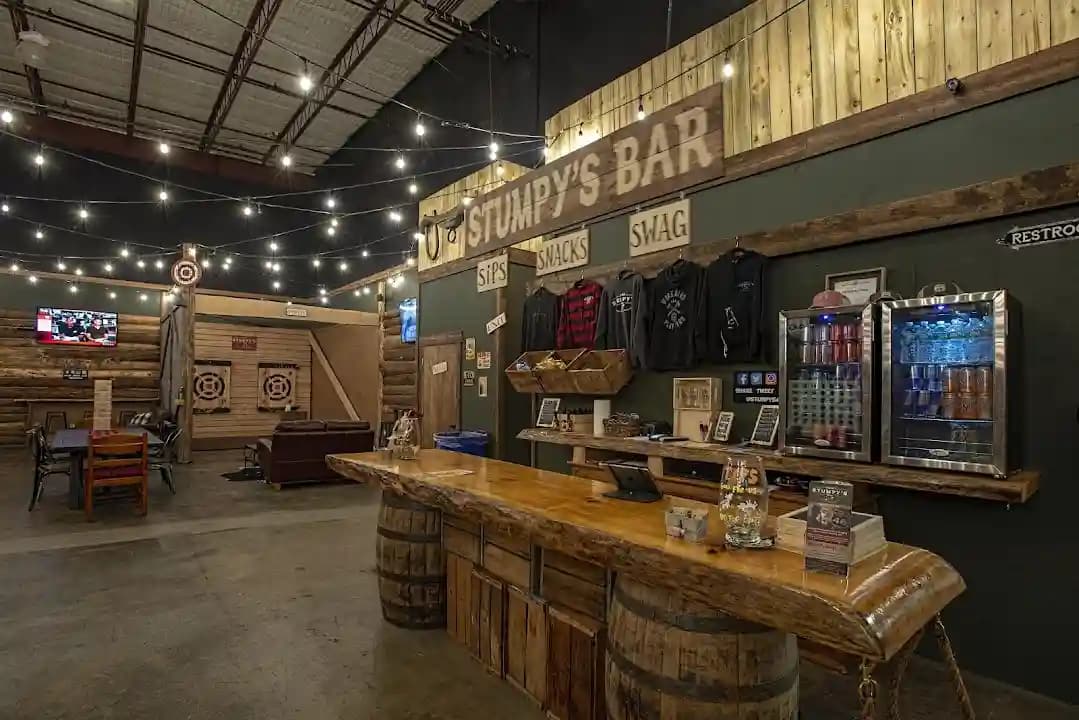 Stumpy's Hatchet House Fairfield - Axe Throwing image 3
