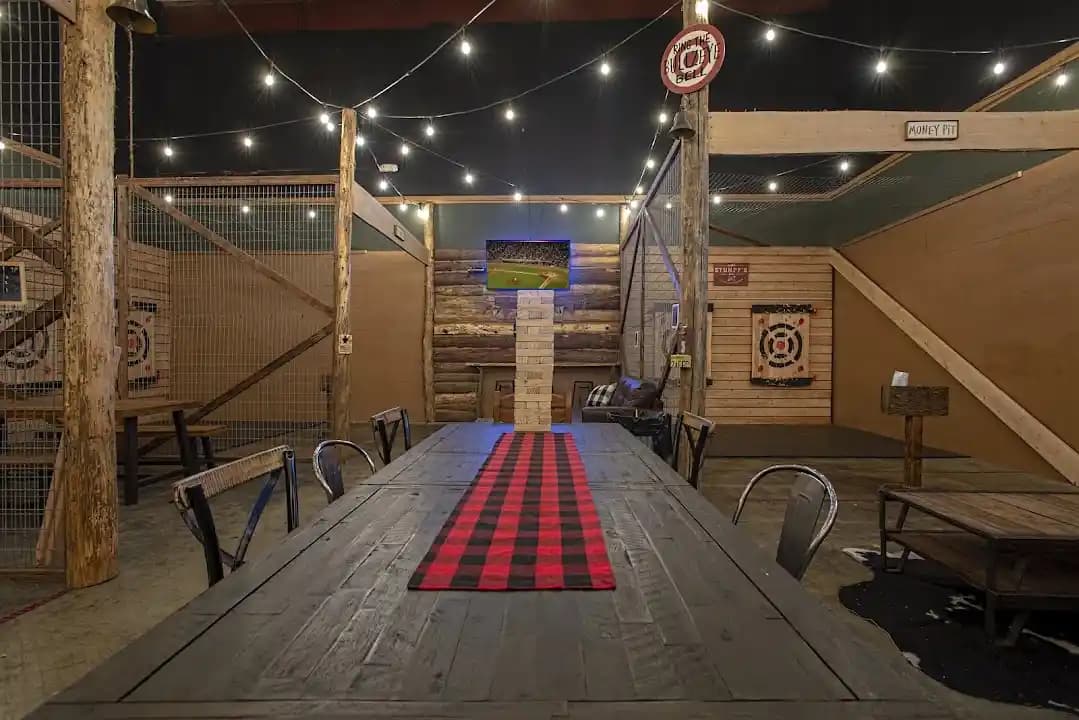 Stumpy's Hatchet House Fairfield - Axe Throwing image 2