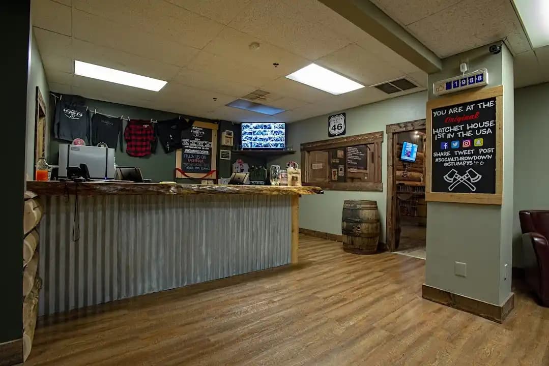 Stumpy's Hatchet House Fairfield - Axe Throwing image 10