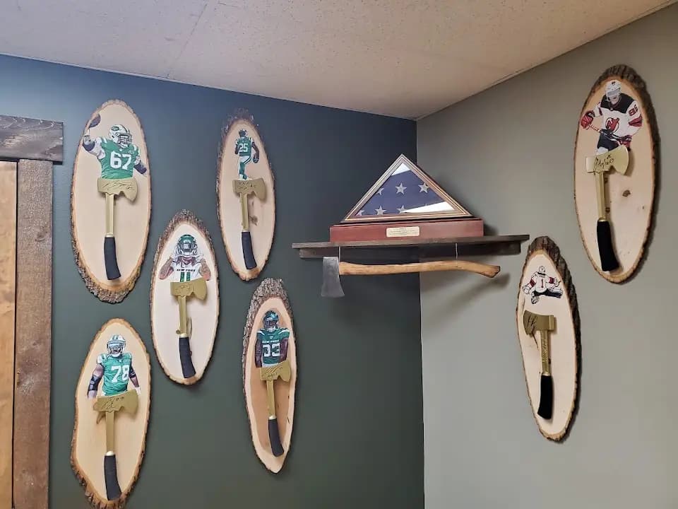 Stumpy's Hatchet House Fairfield - Axe Throwing image 7