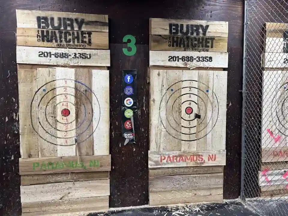 Bury the Hatchet Paramus - Axe Throwing image 5