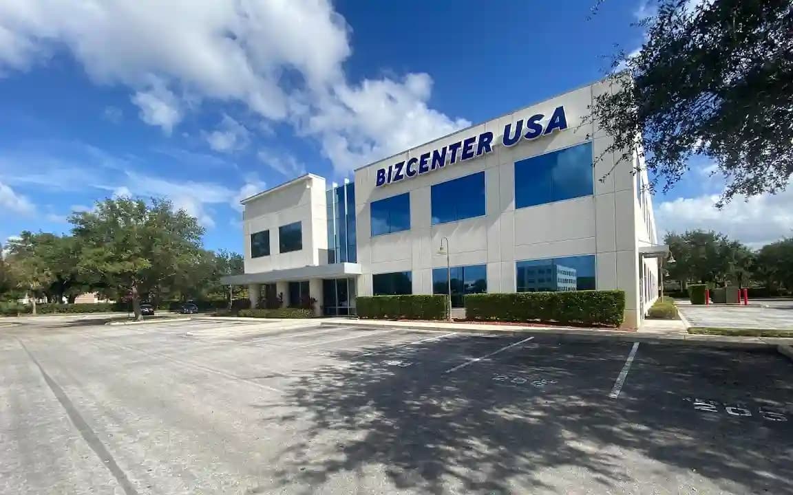 BIZCENTER USA 24/7 Access Furnished Workspace, Private Suites, Coworking, Conference Rooms Rentals and Virtual Offices image 6