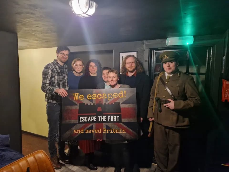 Escape The Fort image 9