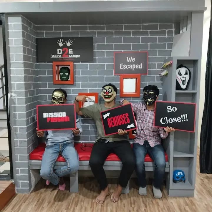 Dare 2 Escape image 2