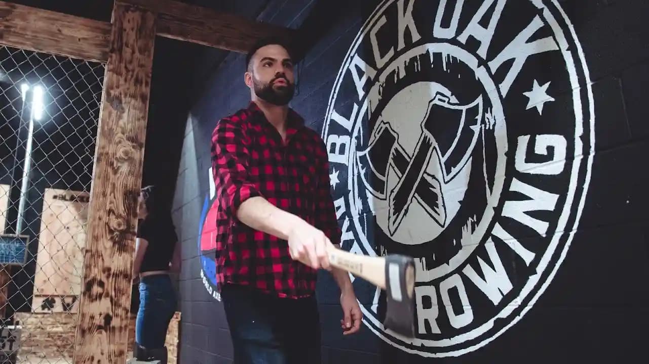 Black Oak Axe Throwing image 5