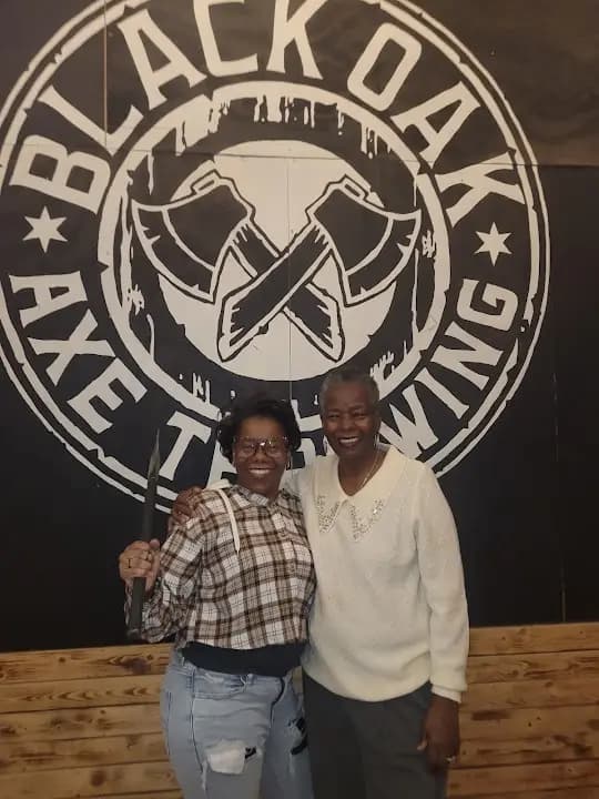 Black Oak Axe Throwing image 7