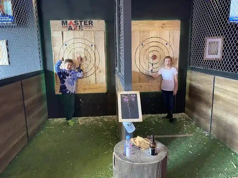 Master Axe Throwing image 5