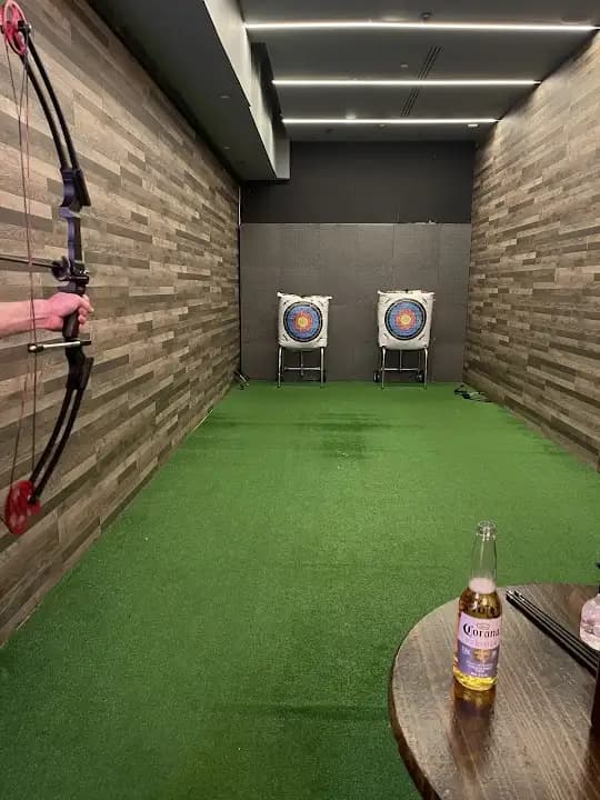 Master Axe Throwing image 2