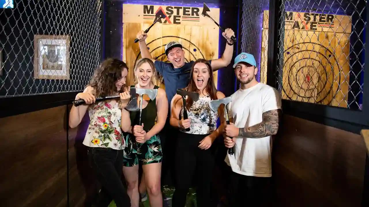Master Axe Throwing image 7