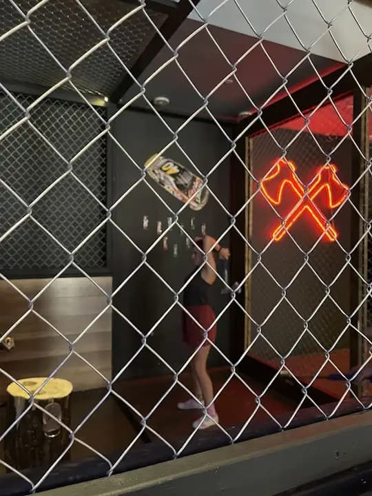 Master Axe Throwing image 6