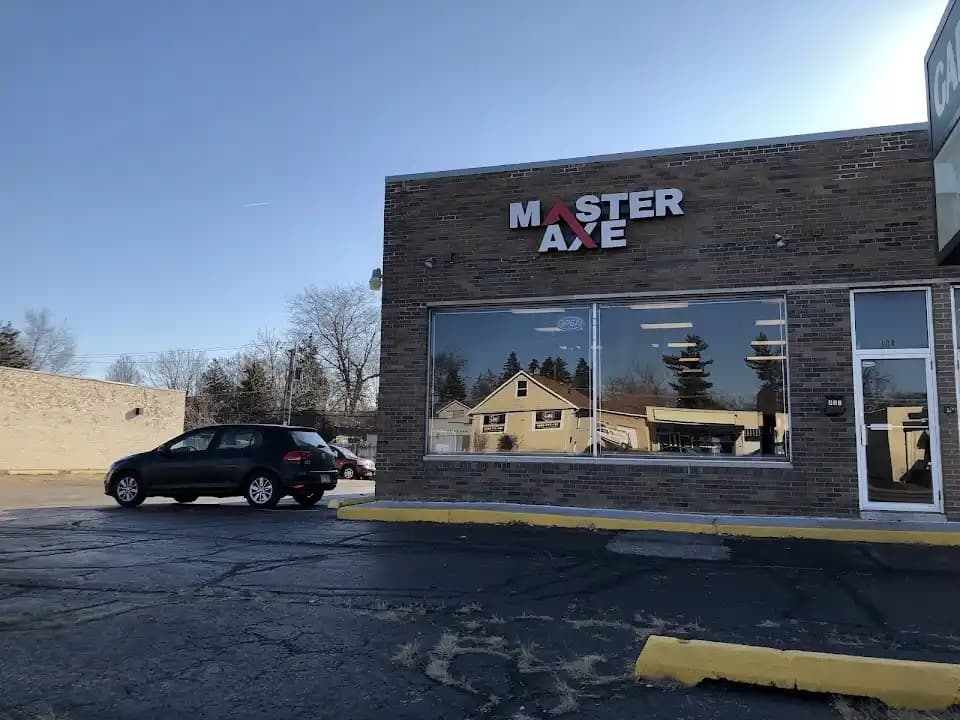 Master Axe Throwing image 10