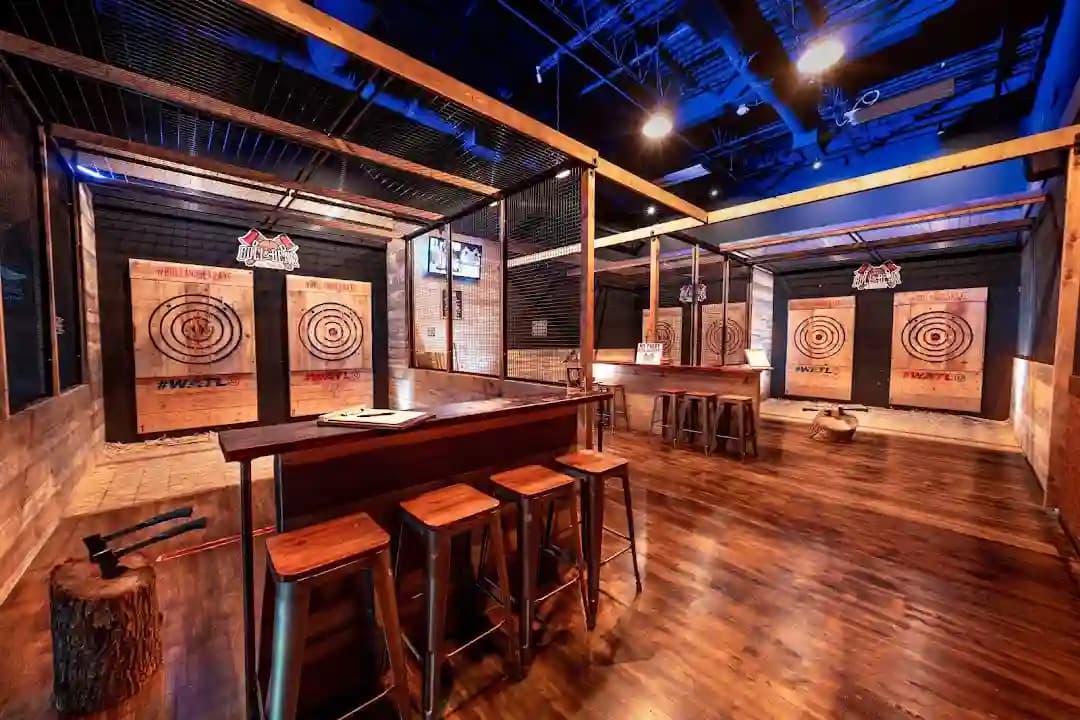 Bull & Bear Axe Throwing image 5