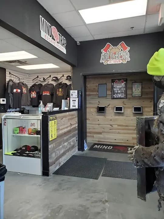 Bull & Bear Axe Throwing image 6