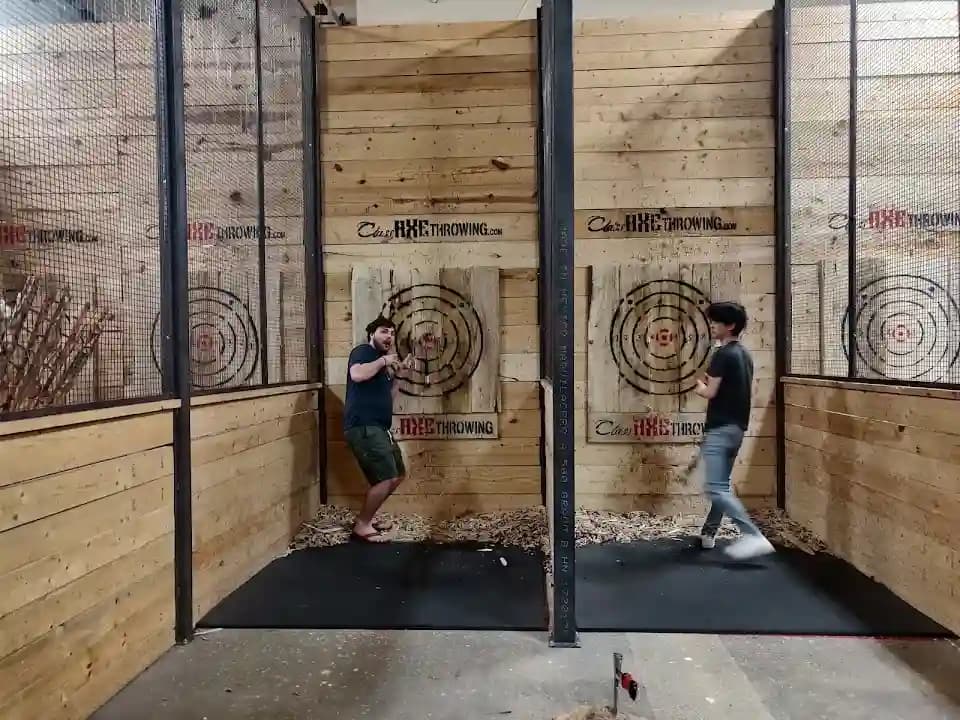 Class Axe Throwing image 3