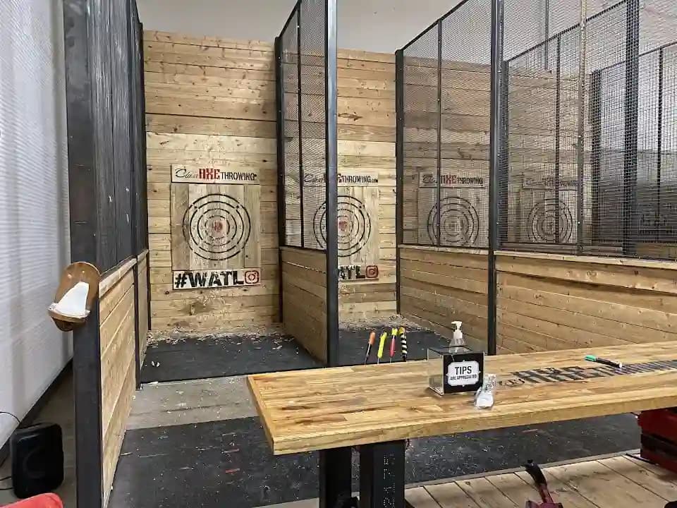 Class Axe Throwing image 4