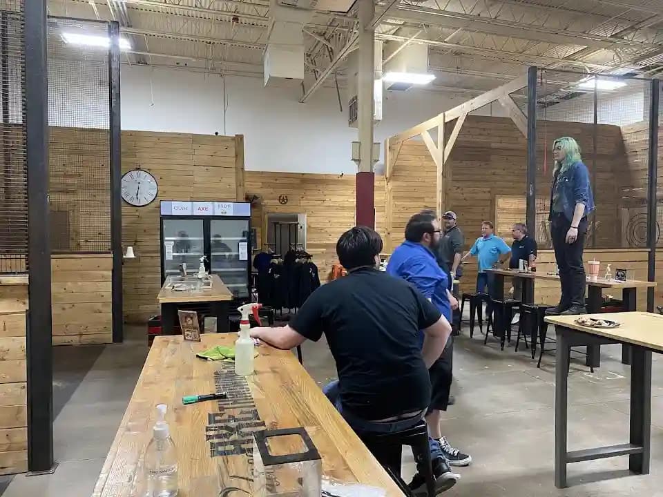 Class Axe Throwing image 2