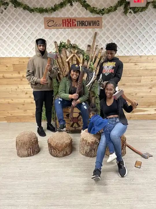 Class Axe Throwing image 6