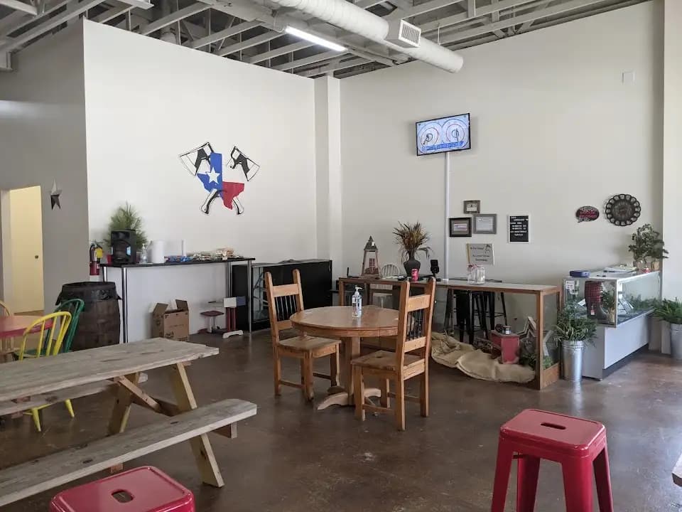 Texas Lumberjaxe Indoor Axe Throwing image 3