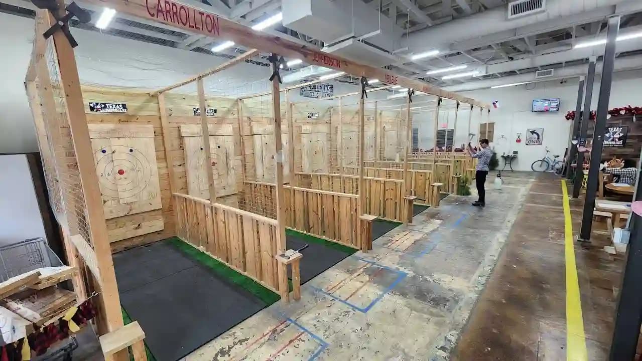 Texas Lumberjaxe Indoor Axe Throwing image 5