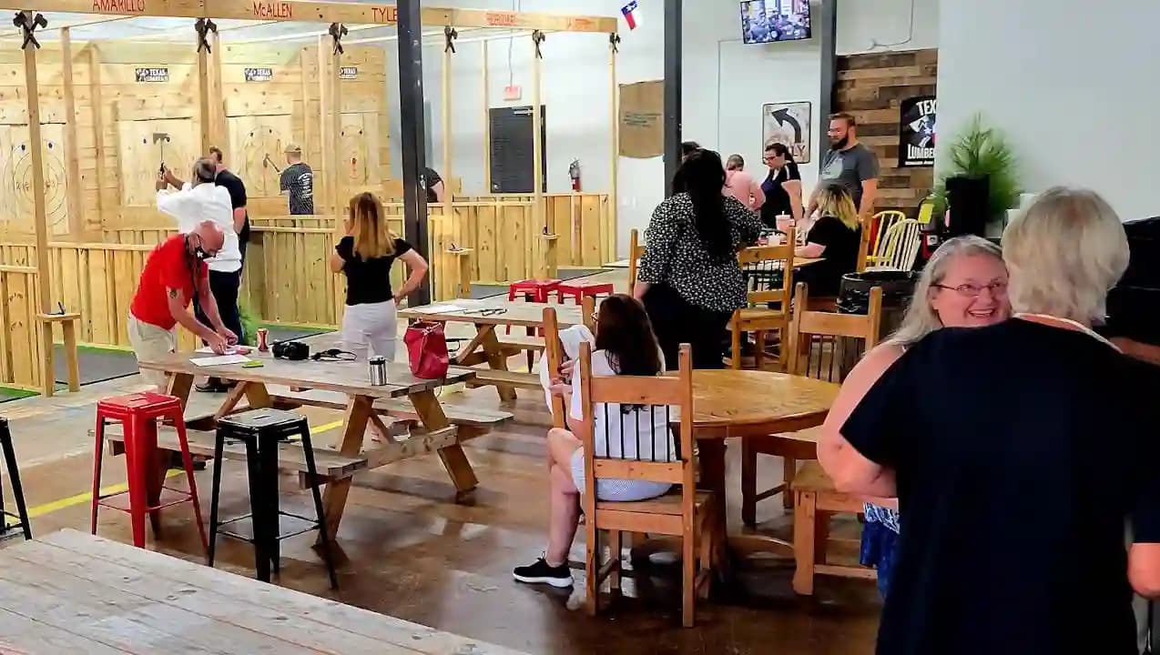 Texas Lumberjaxe Indoor Axe Throwing image 8