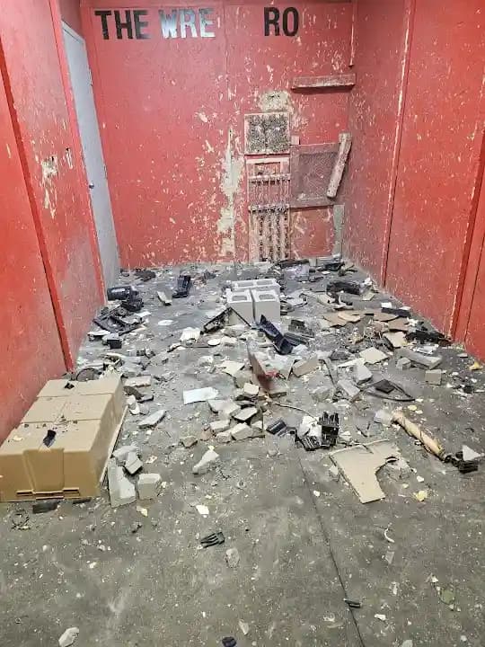 THE WRECK ROOM image 4