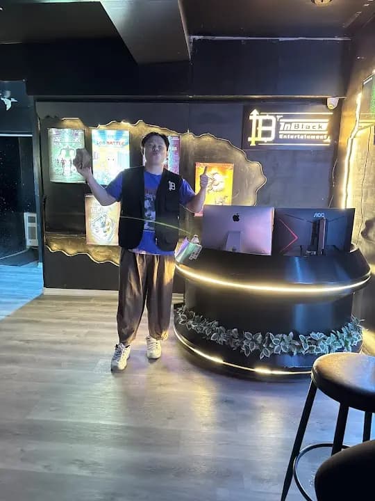 INBLACK Escape Room Toronto - Eaton image 10
