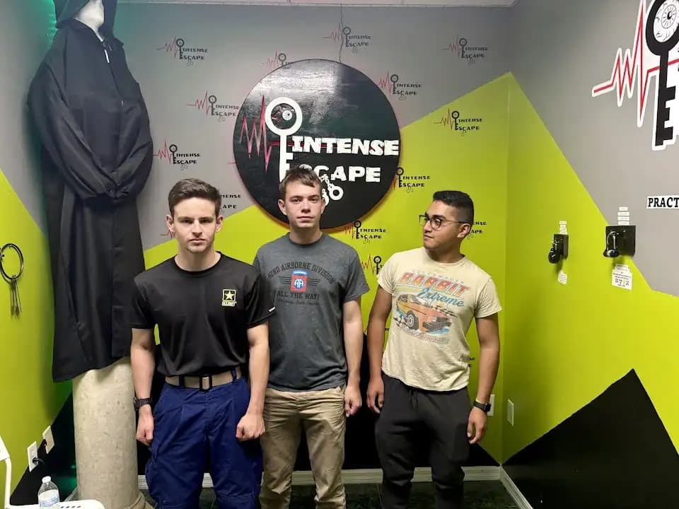Intense Escape image 4