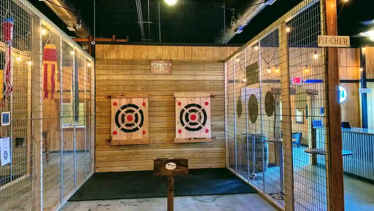 Stumpy’s Hatchet House - Tampa - Axe Throwing image 3