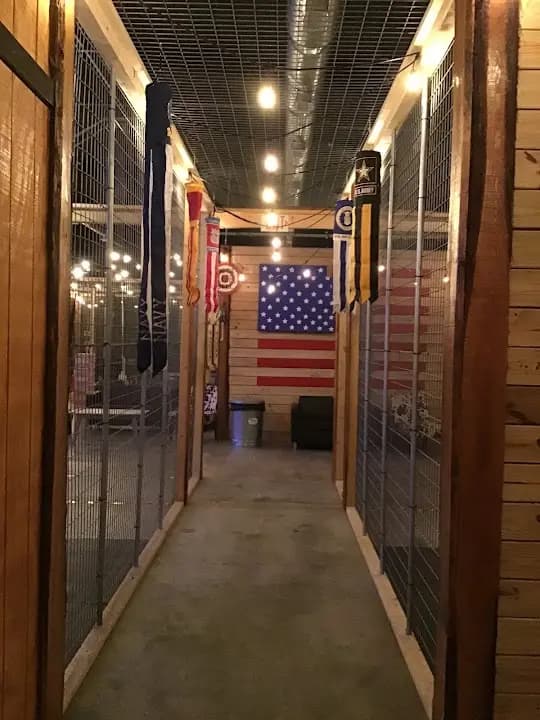 Stumpy’s Hatchet House - Tampa - Axe Throwing image 7