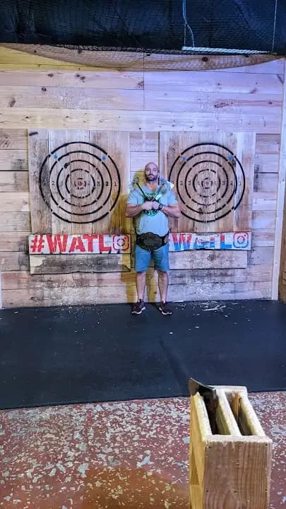 Class Axe Throwing image 2