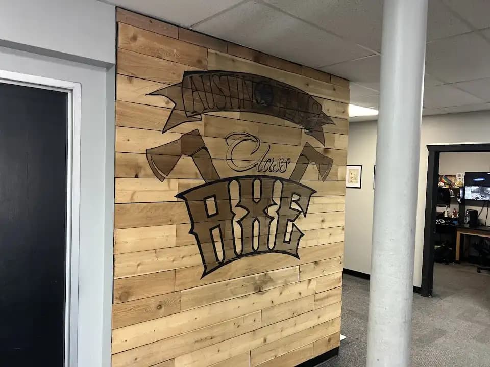 Class Axe Throwing image 3