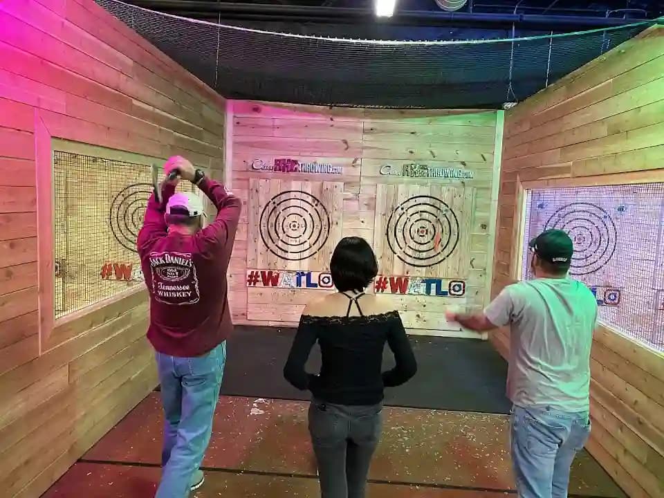 Class Axe Throwing image 5