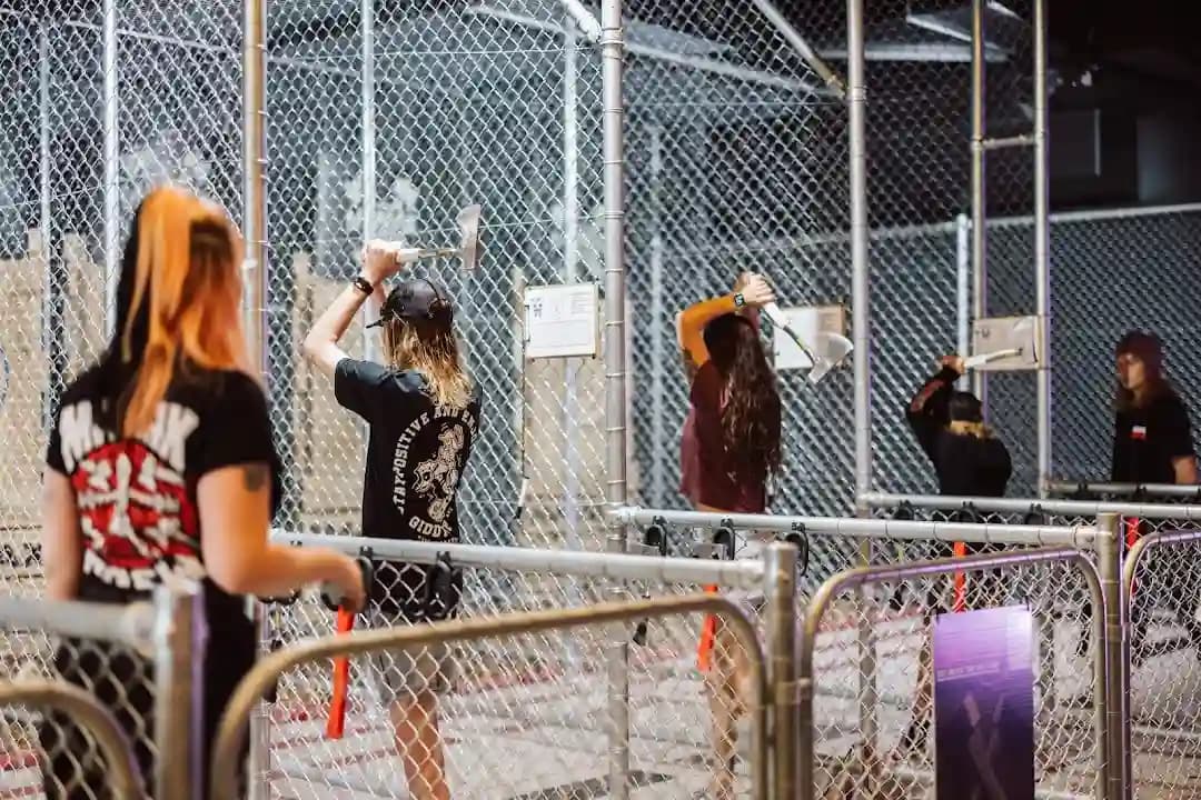 MANIAX Axe Throwing - KNOX image 5
