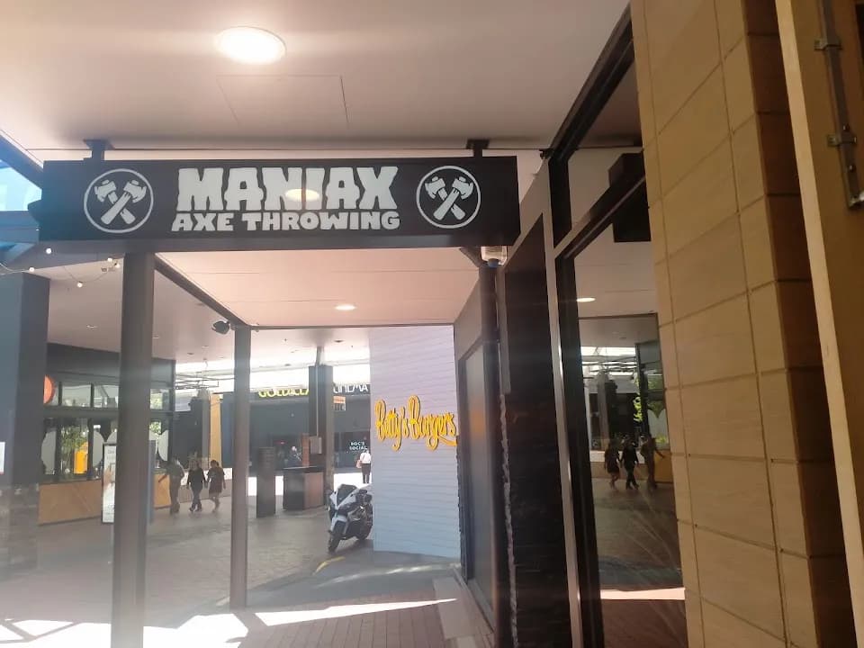 MANIAX Axe Throwing - KNOX image 8