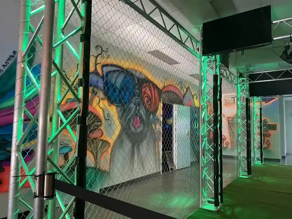 Glowing Rooms 3D Mini Golf & VR Escape Rooms image 2