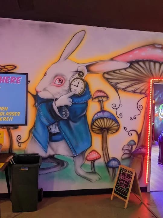 Glowing Rooms 3D Mini Golf & VR Escape Rooms image 10