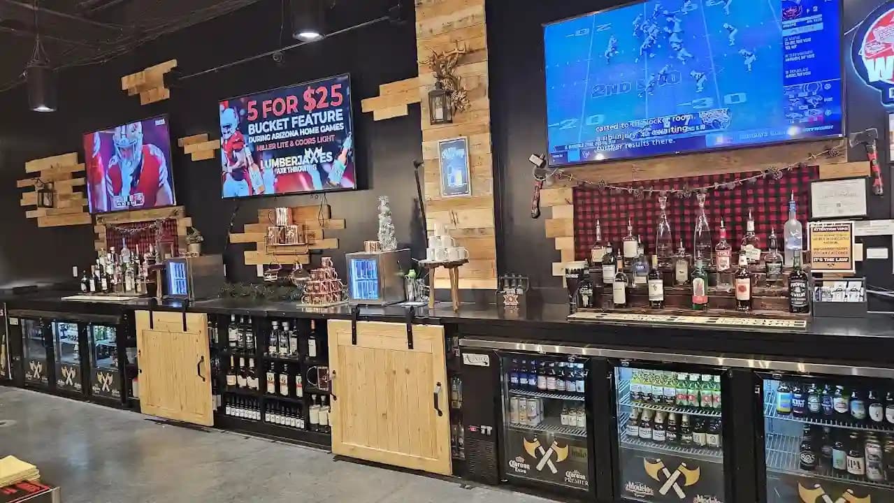 Lumberjaxes Axe Throwing Bar & Grill image 5