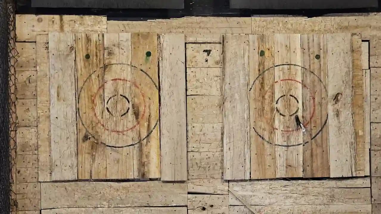 Lumberjaxes Axe Throwing Bar & Grill image 7