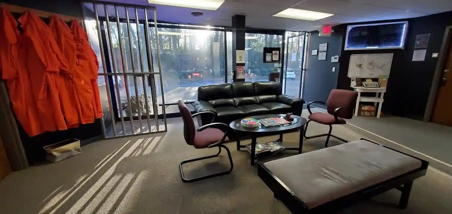 Amazing Escape image 4