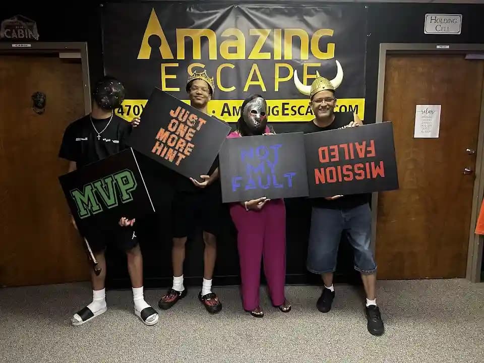 Amazing Escape image 10