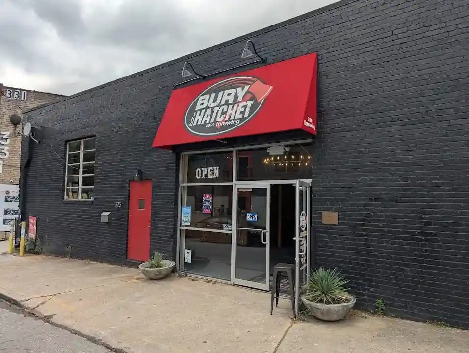Bury the Hatchet Atlanta - Axe Throwing image 5