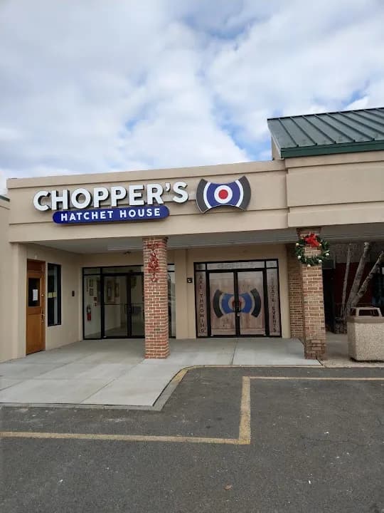 Chopper's Hatchet House - Axe Throwing image 9