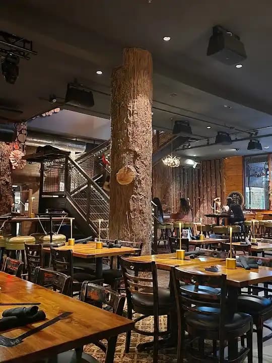 Interior view of Mo's House Of Axe Restaurant, Bar, and Axe throwing axe throwing facility in Los Angeles