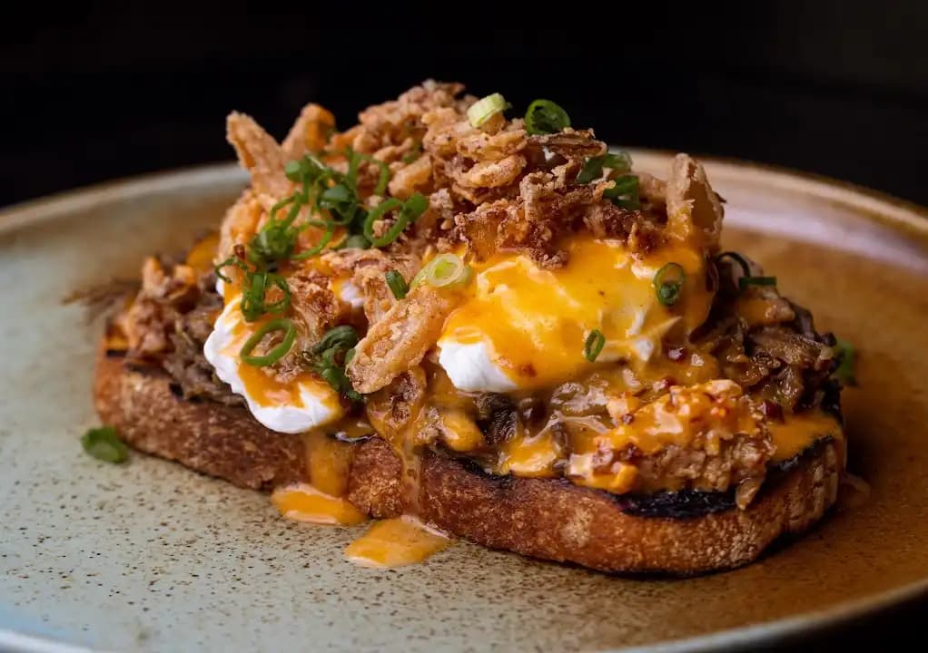 axe throwing experience at Mo's House Of Axe Restaurant, Bar, and Axe throwing located in Los Angeles