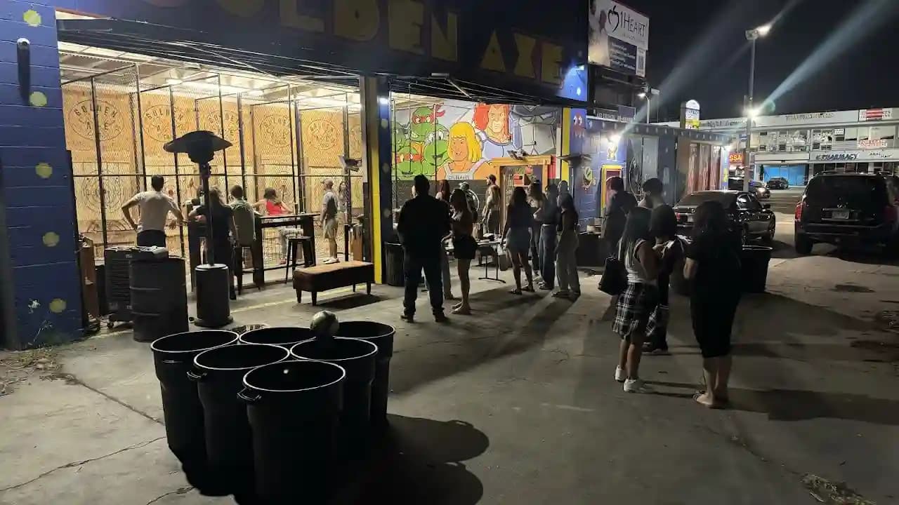 axe throwing experience at Golden Axe Co located in Los Angeles