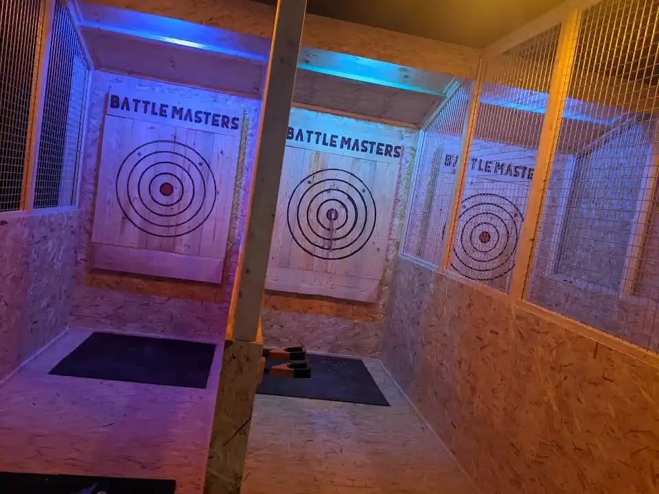 Interior view of Battle Masters - Gravesend Urban Axe Throwing axe throwing facility in London